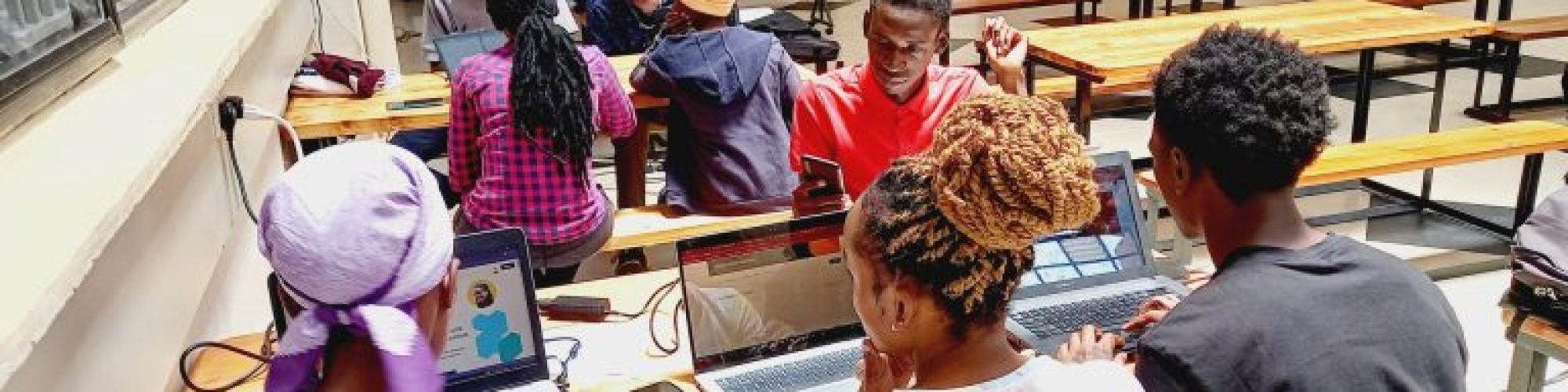 جمعی از دانشجویان در دانشگاه‌های آفریقایی و مسئله تعلیم متخصص هوش مصنوعی